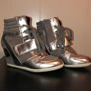 Metallic wedges sneakers